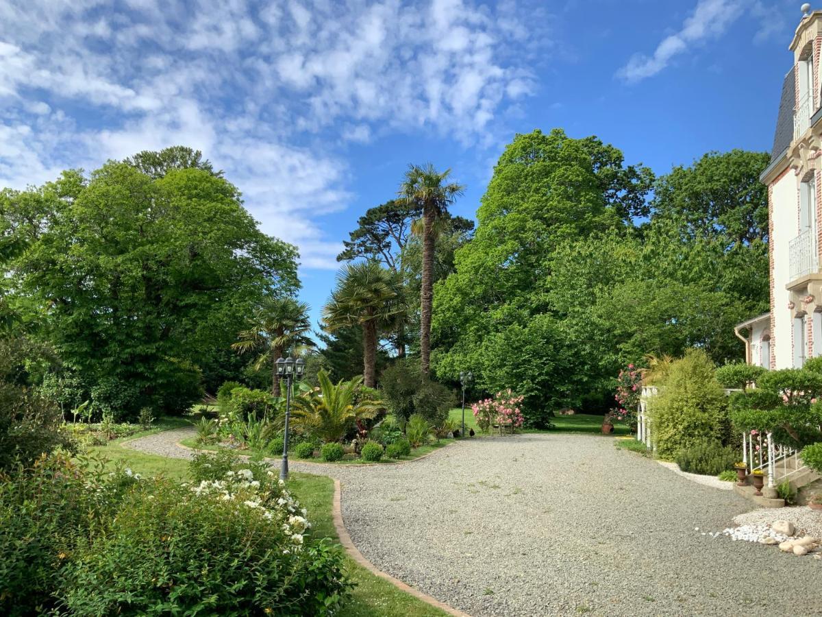 Manoir De Lanveur Bed and Breakfast Fouesnant Exteriör bild